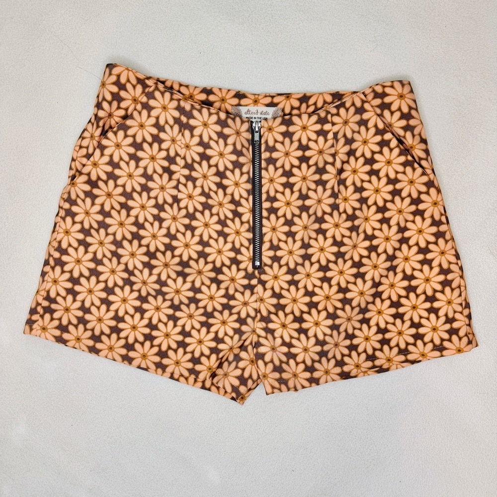 Altar'd State taupe brown high rise peach floral shorts • boho meets y2k vibes